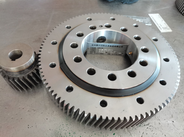 015.16.180-single-row-bow-slewing-bearing-with-Helical-Gear-for-YASKAWA-Six-Axis-Painting-Robot