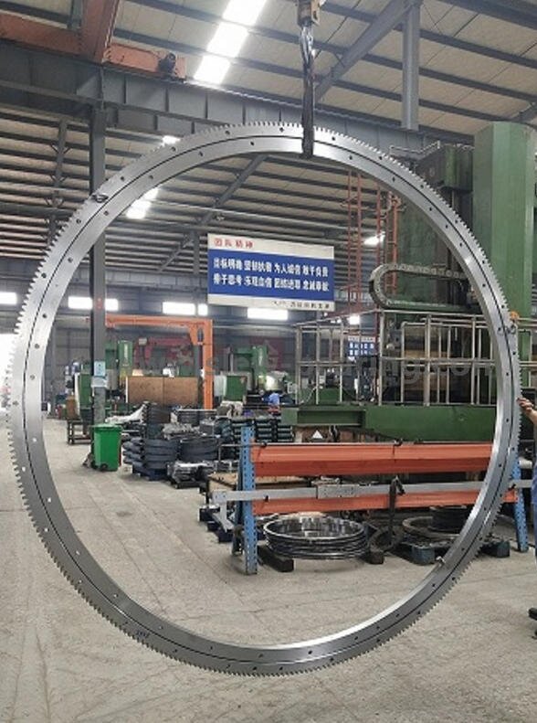 131series-Three-Row-Roller-External-Gear-Large-Slewing-Bearing-For-Port-Crane-
