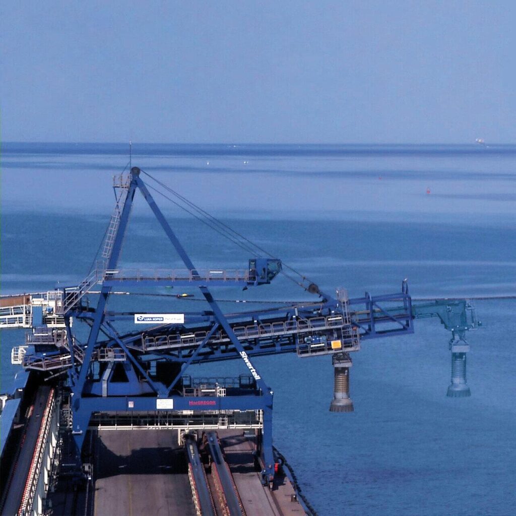 Single-row-ball-double-row-ball-or-three-row-roller-slewing-bearing-for-RUD-Flexible-ship-loader