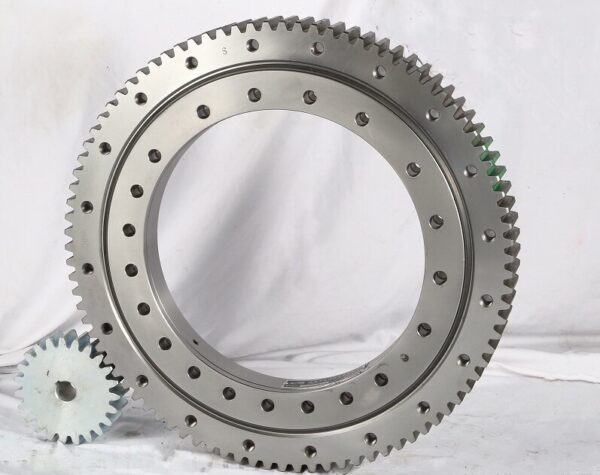 Turntable-slewing-bearing-with-pinion_